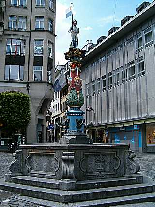 Lucerne: Fritschi fountain